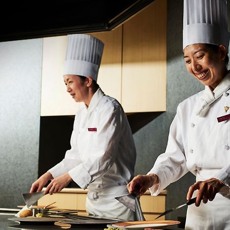 Ana Crowne Plaza Kobe By Ihg Hotel Exterior photo Culinary students at the International Culinary Center