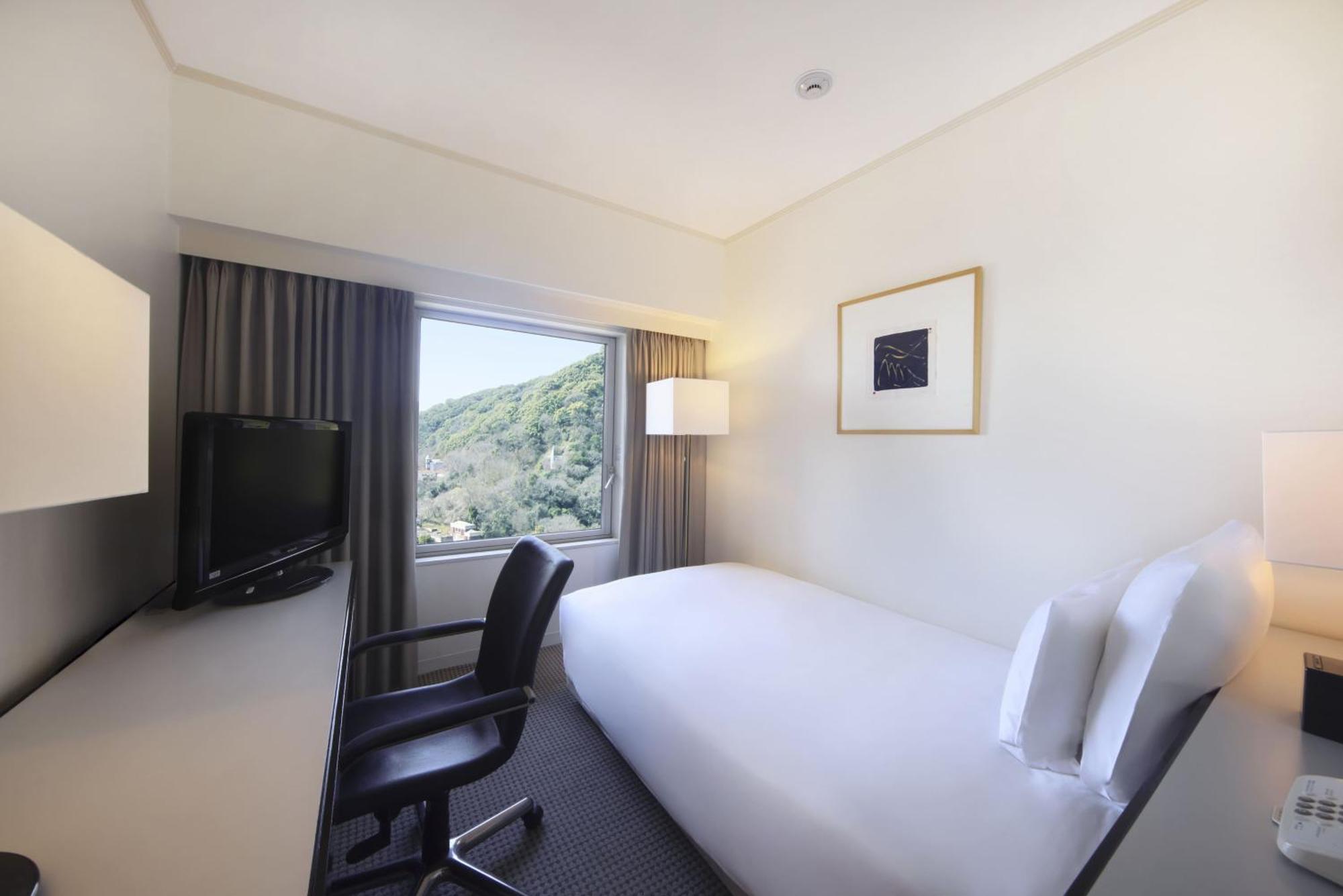 Ana Crowne Plaza Kobe By Ihg Hotel Exterior photo A single room at the hotel